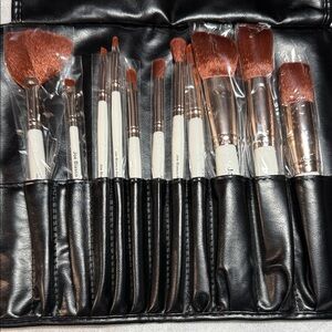 Luxurious Makeup Brush Set with White and Black Handles NWOT